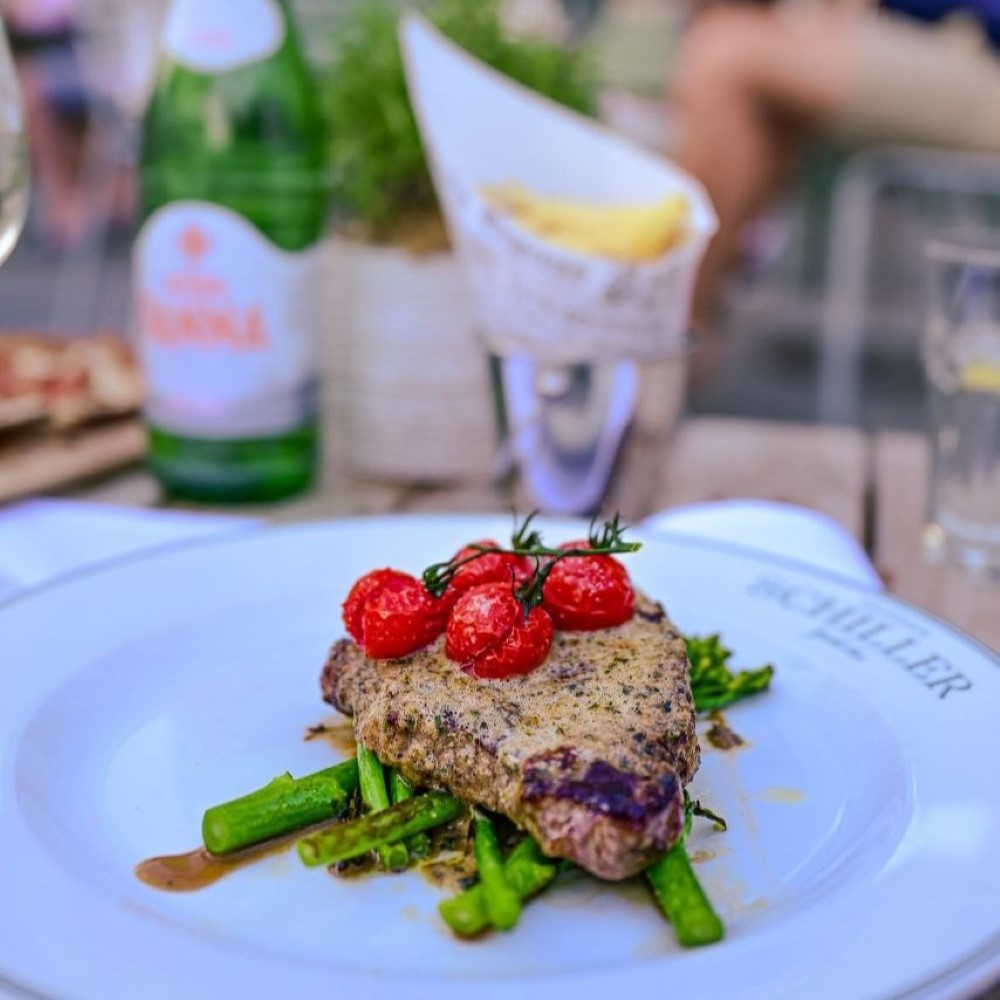 Brasserie Schiller Fleisch mit Spargel Terrasse cotedazurich