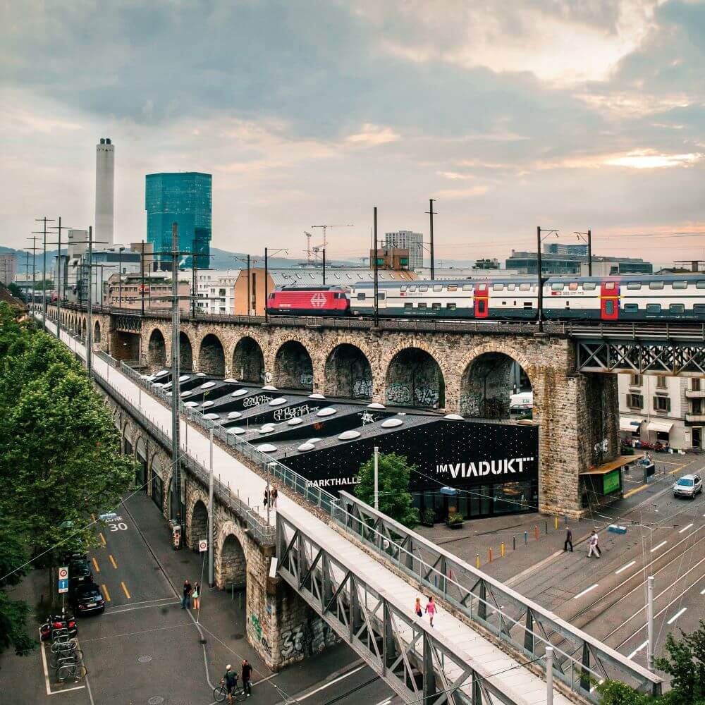 IM VIADUKT Viaduktbogen bei Tag cotedazurich