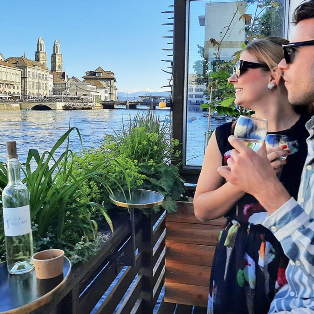 Marktlücke Päärchen auf Balkon Zuerich cotedazurich